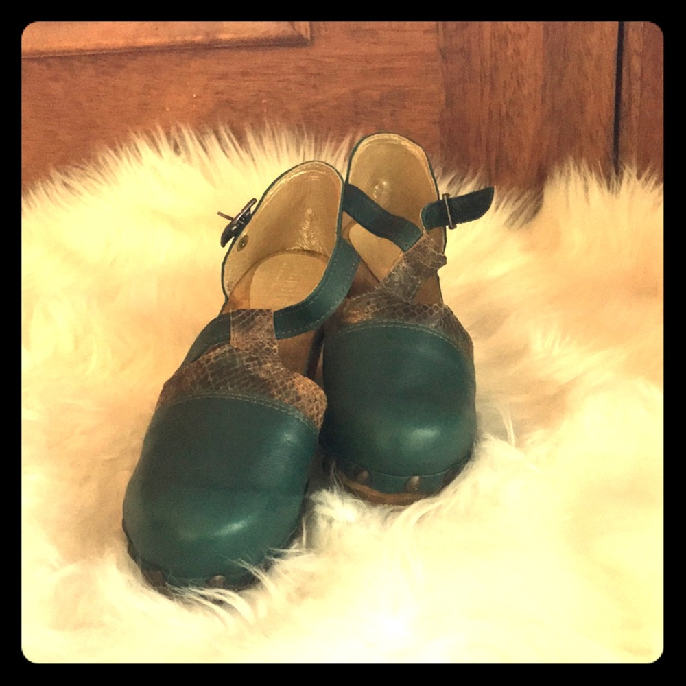 Sanita Heels